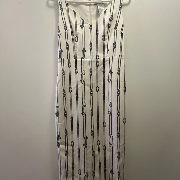 Elegant White and Black Striped Dress - Picture 3 of 3